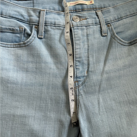 Levi’s 314 Shaping Straight Jeans Women’s Size 31 Light Wash Mid Rise Stretch - Picture 8 of 10